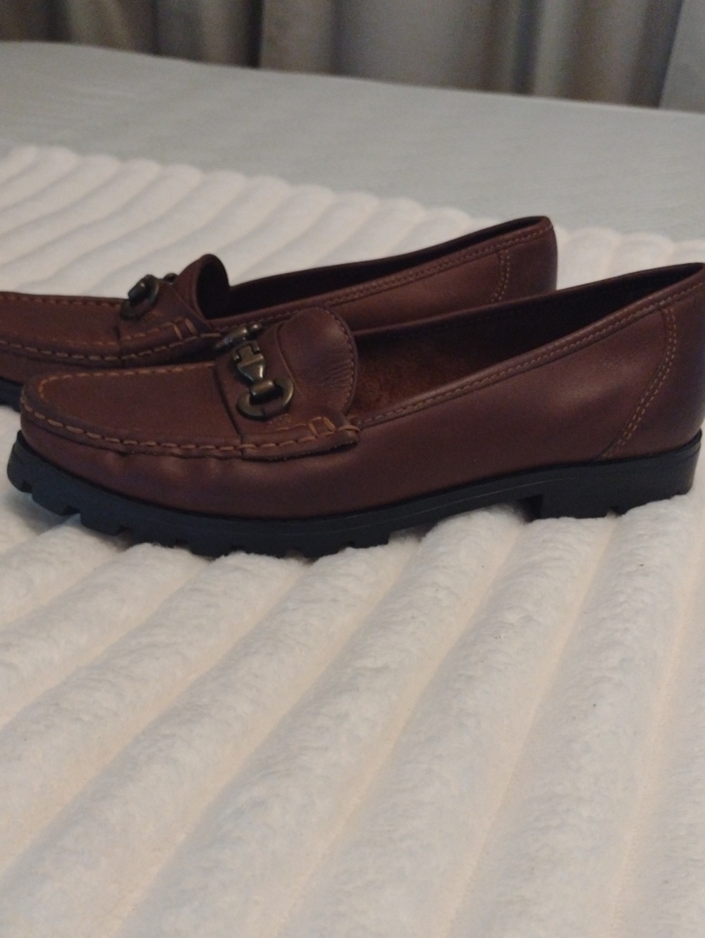 Clarks Genuine Leather Loafers Women 9M Horsebit Lug Sole Cognac Brown